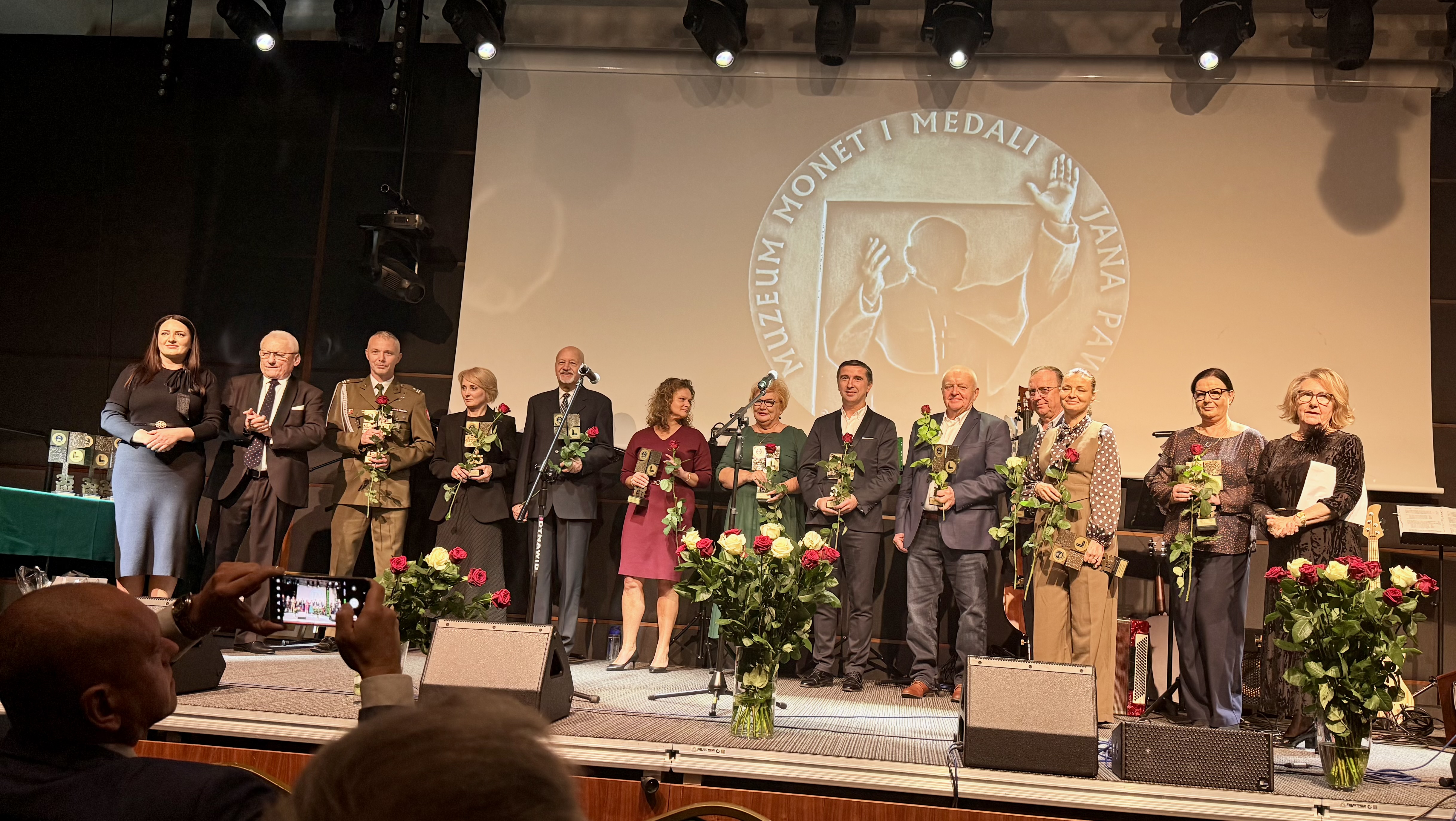 Wspólne zdjęcie uczestników jubileuszu 35-lecia Regionalnej Organizacji Pracodawców w Częstochowie